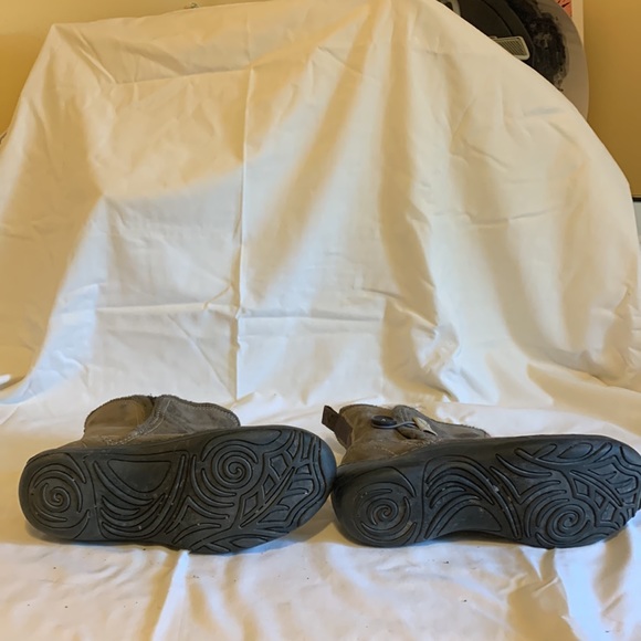 Olive green suede booties - Picture 4 of 4